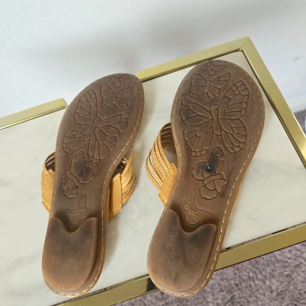 Born BOC Concept Strappy Thong Sandals Pearl Gold Size 8/39